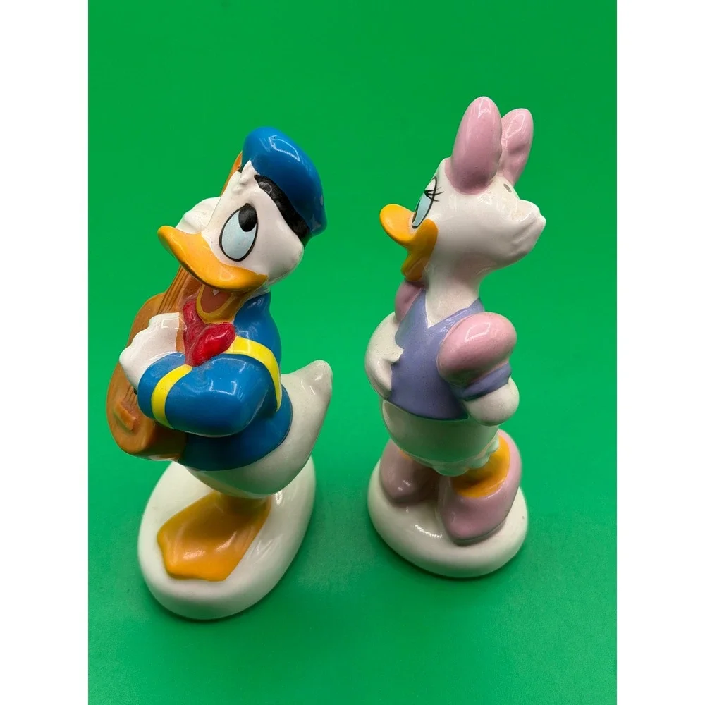 Disney NE Donald and Daisy Duck Ceramic Salt and Pepper Shakers Vintage Set